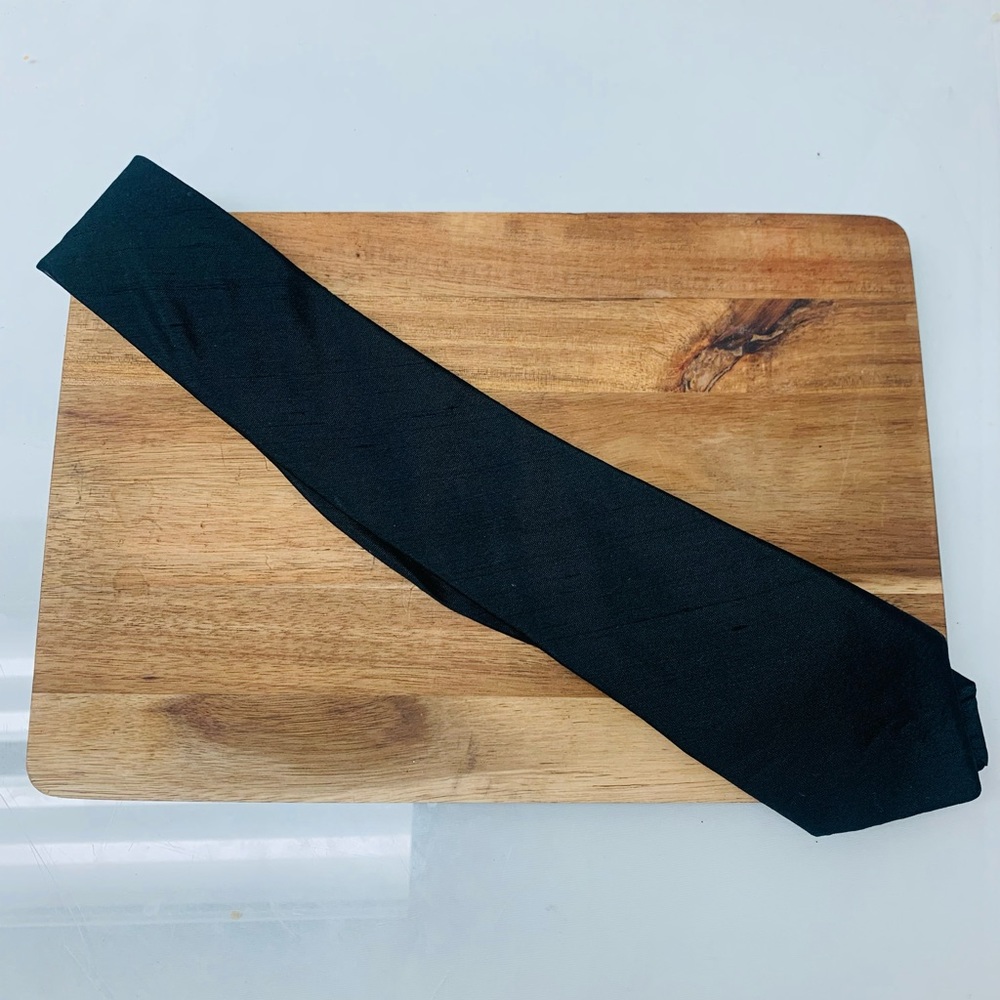Elegant Black Tie Lily Dache 100% Silk